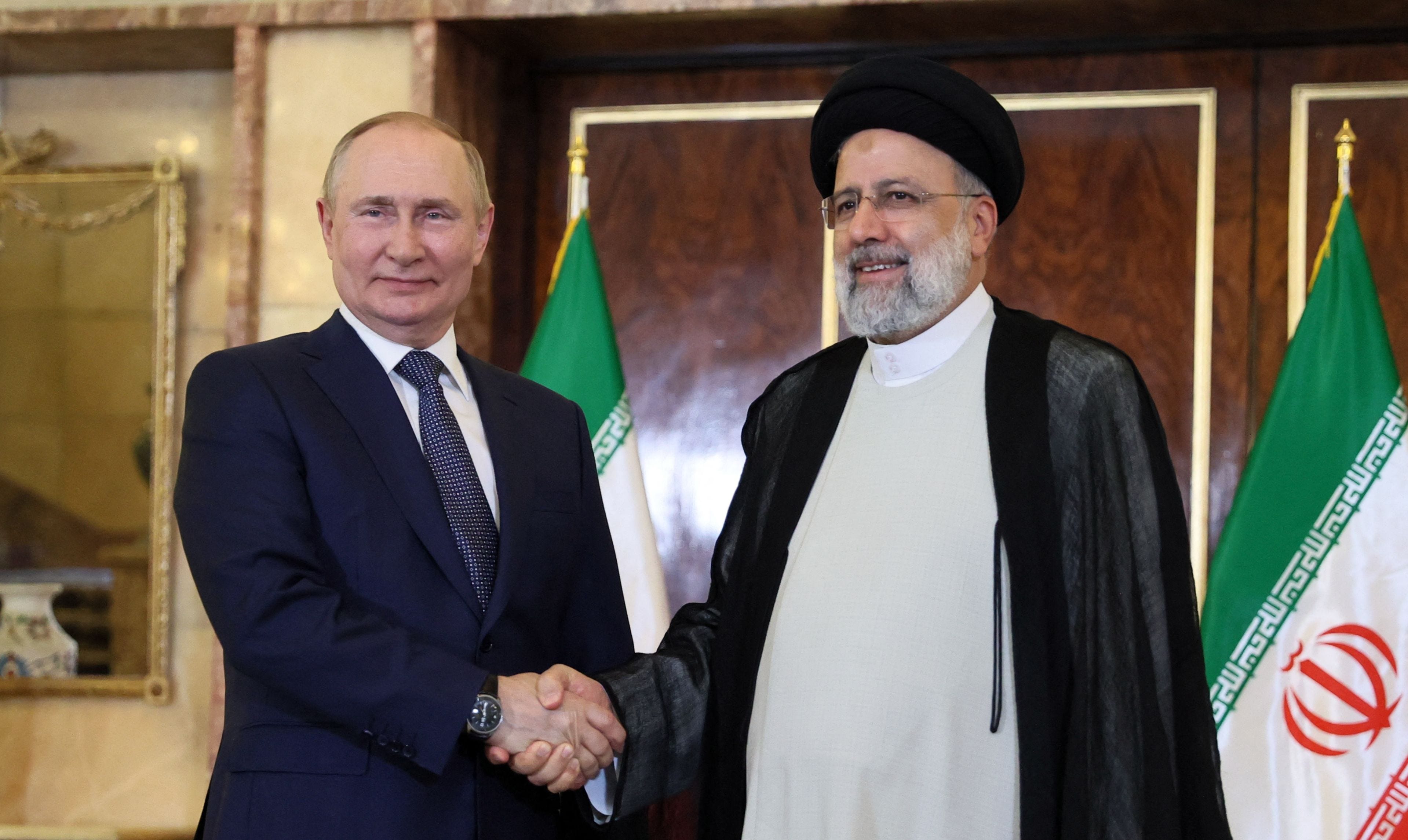 Russian President Vladimir Putin and Iran's President Ebrahim Raisi hold a meeting in Tehran on July 19, 2022. - Iran's president will host his Russian and Turkish counterparts for talks on the Syrian war in a three-way summit overshadowed by fallout from the Russian invasion of Ukraine.