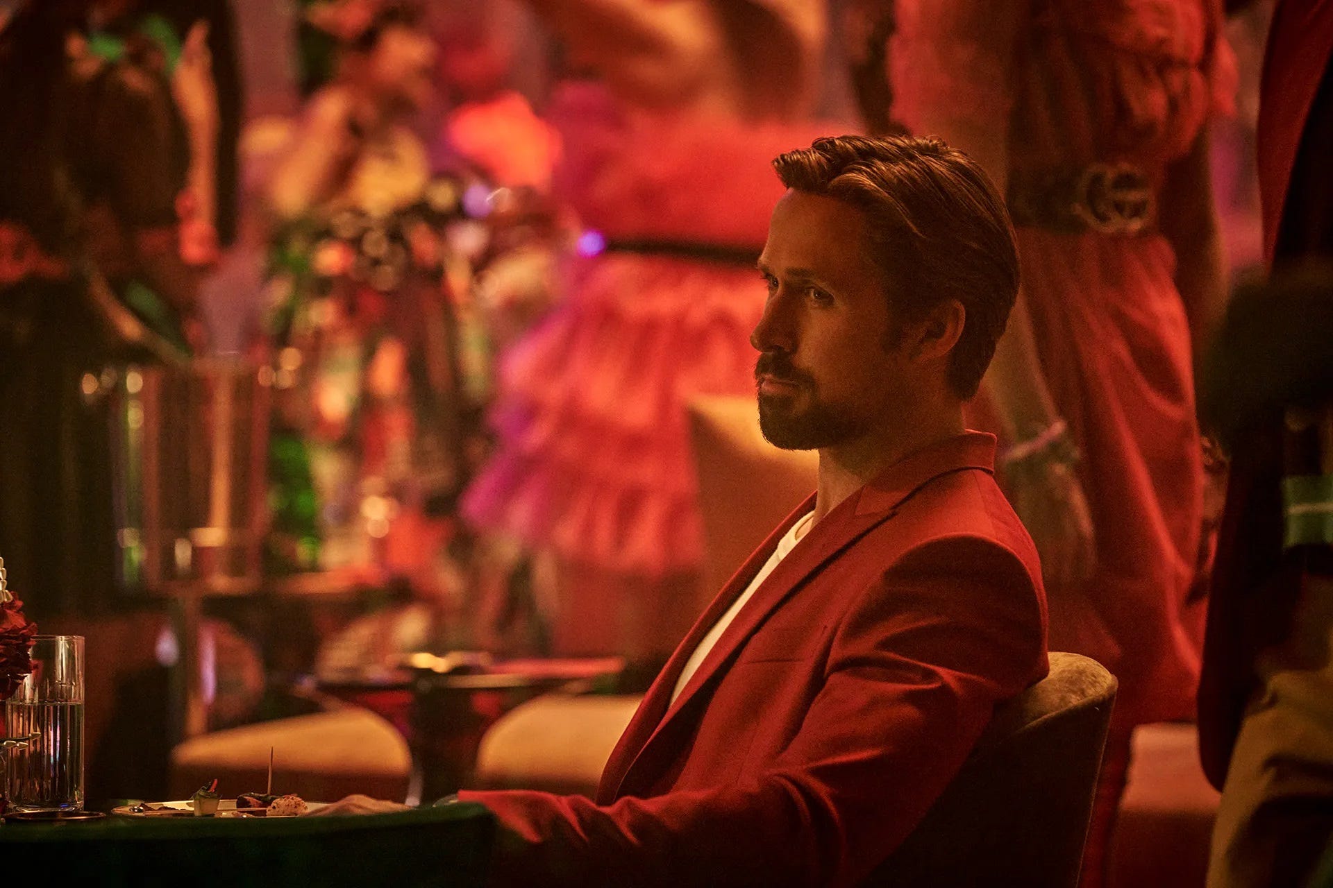 Ryan Gosling, Chris Evans membantu mewarnai di ‘The Grey Man’