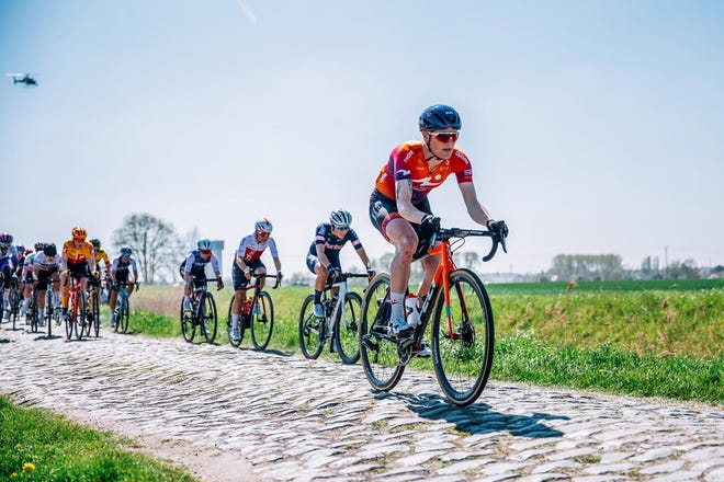 Lily Williams du Chili participera au Tour de France Femmes avec Zwift