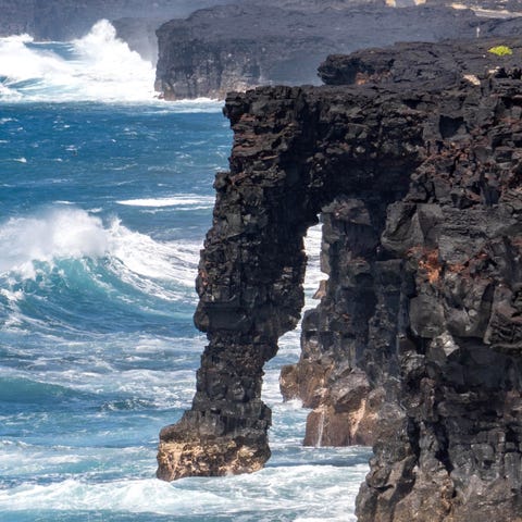 A large chunk of the Holei Sea Arch's leg was brok