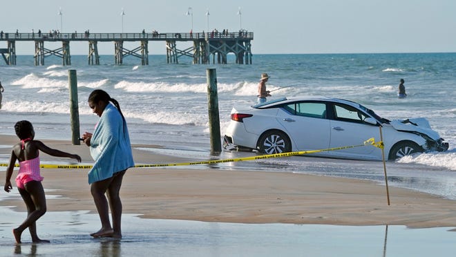 The father sees a child hit in a car accident on the beach 3 6a33b671 d440 4e40 9d26 999c4ecadf69 BEACH ACCIDENT02