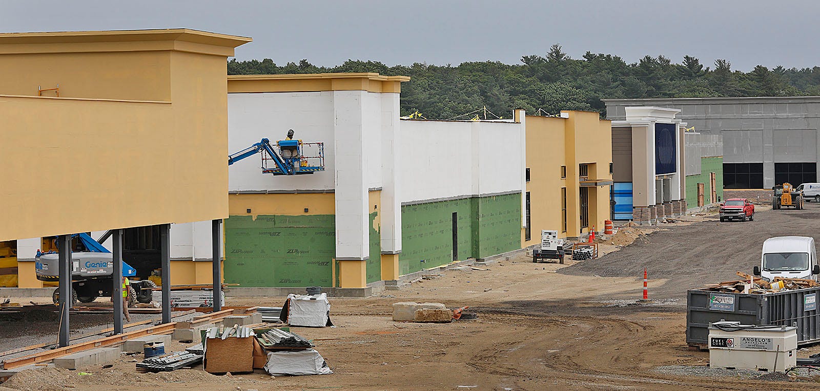 Movie theater, Old Navy Hanover Crossing construction continues