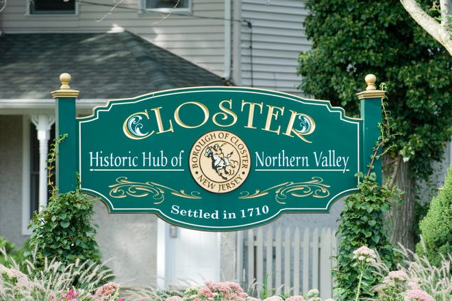 Closter sign.