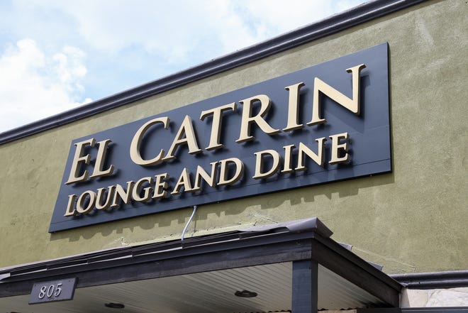 El Catrin Lounge and Dine is a new venture that offers food and cocktails. It is located at 805 S. Staples St.