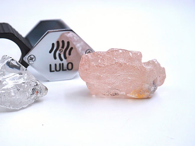 Berlian merah muda besar ditemukan di Angola, terbesar dalam 300 tahun