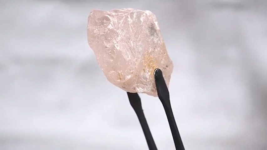 Lucapa Diamond Company says pink stone found in Angola largest in 300 years thumbnail