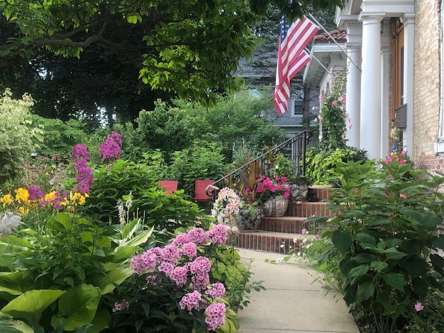 Broad Street Manor grounds full of life Broad Street Manor grounds full of life
