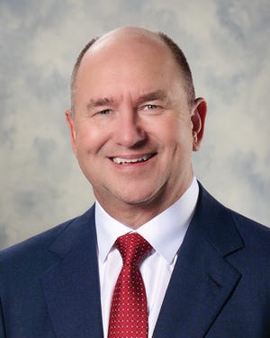 Randy Edeker steps down as CEO of Hy-Vee in October but stays on as chairman of the board.
