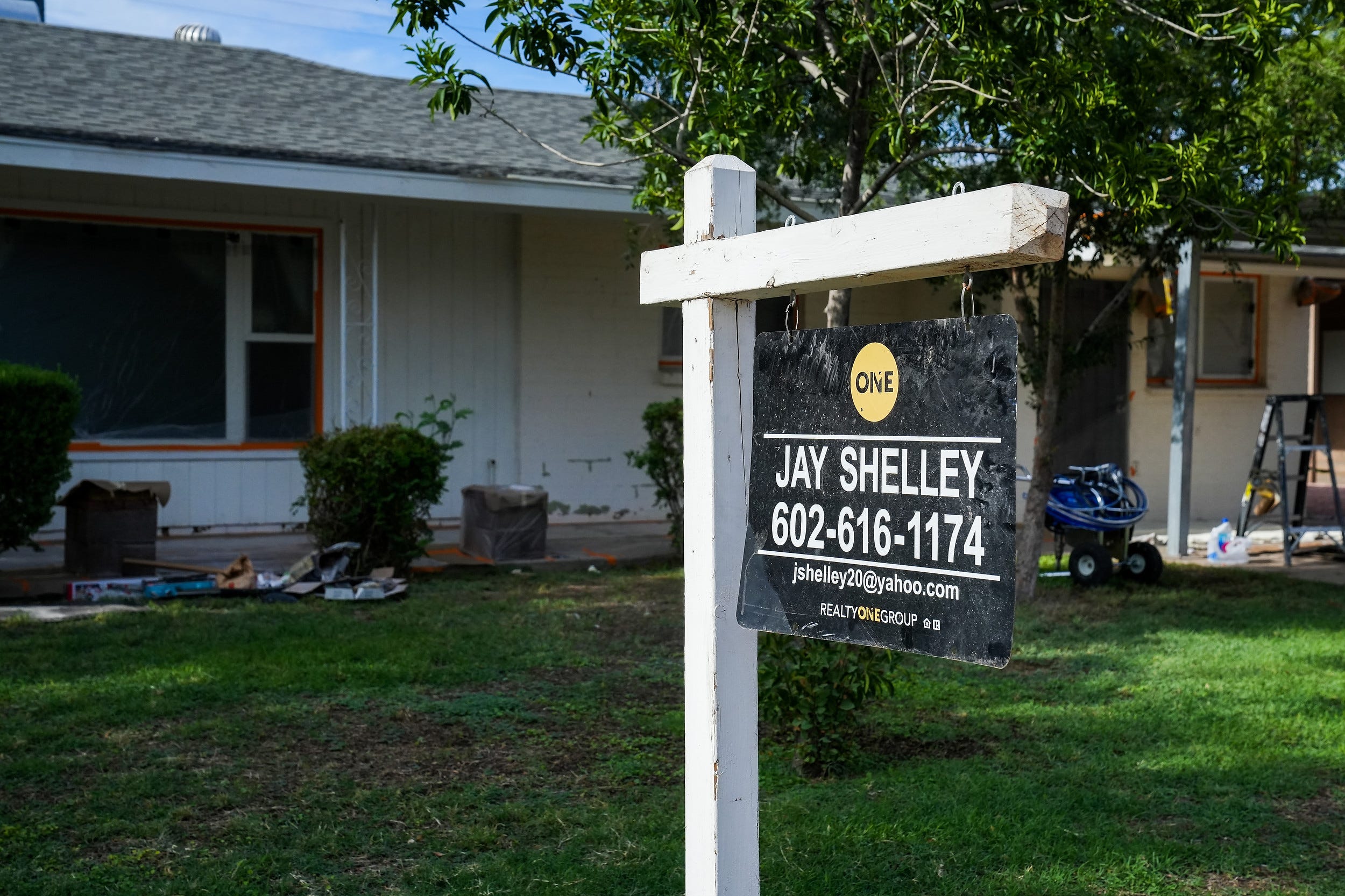 Metro Phoenix median home price set to drop, but don't expect crash