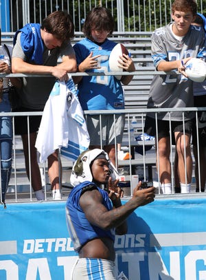 Detroit Lions running back Jamaal Williams signs autographs after practice Saturday, July 30, 2022 at the Allen Park practice facility. 