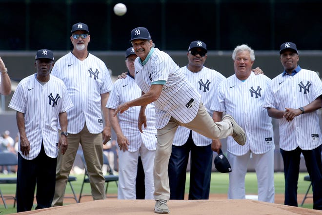 Joe Torre's introduction at Yankees' Old-Timers' Day