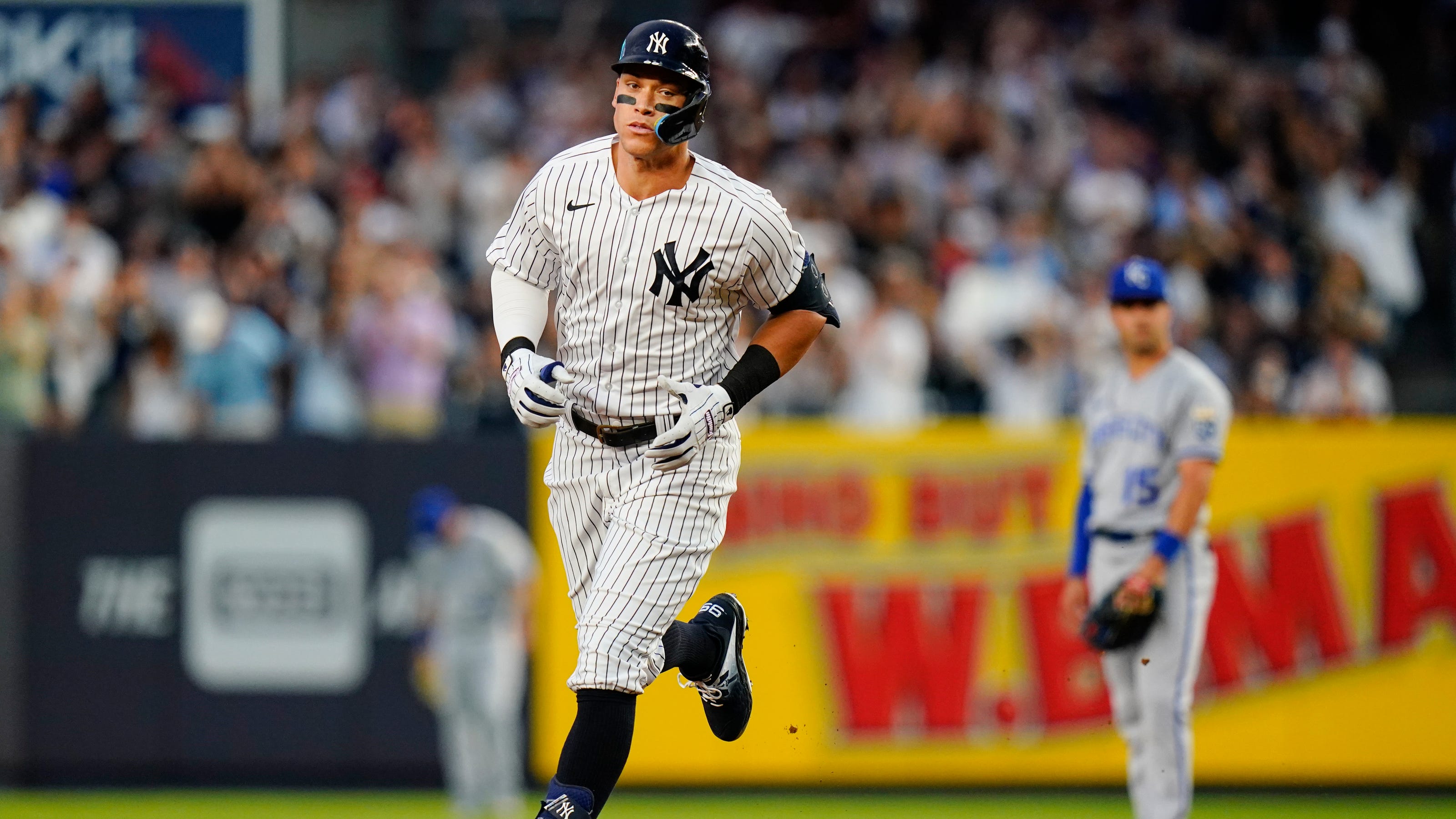 aaron-judge-hits-40th-41st-home-runs-to-tie-al-record-for-most-in-a-season-before-august