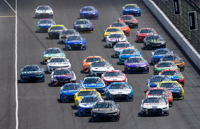 Drivers race down the front stretch Sunday, July 31, 2022, at the start of the Verizon 200 at the Brickyard at Indianapolis Motor Speedway.