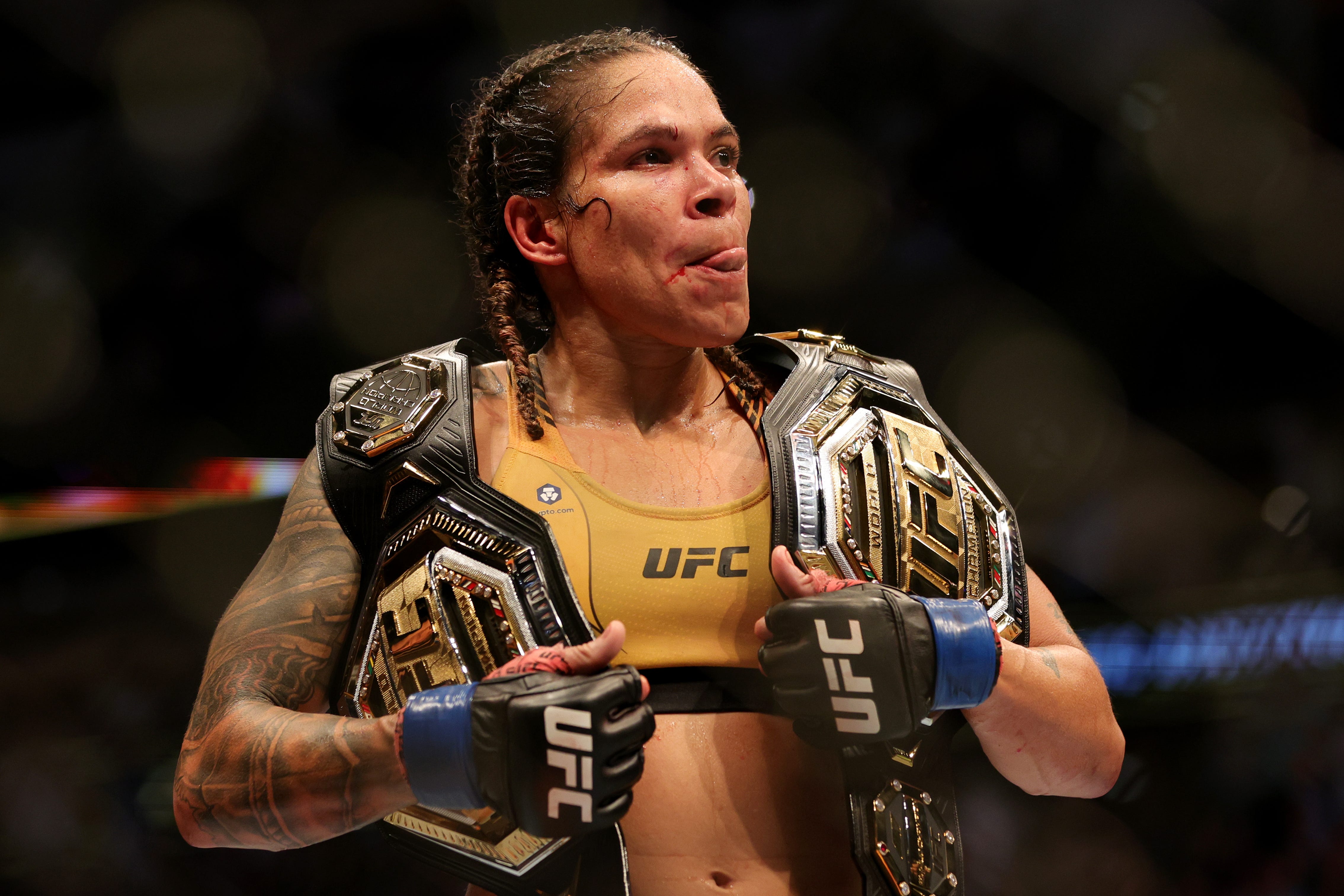 UFC 277: Amanda Nunes beats Julianna Peña for bantamweight title