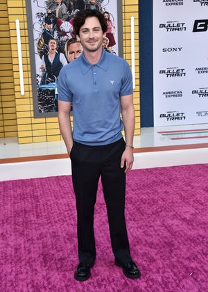 Logan Lerman llega al estreno en Los Ángeles "Tren bala" En los angeles.