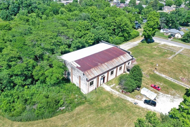 Indiana fitness center renovated into dwelling, accepts provide for a minimum of 9,000 Indiana fitness center renovated into dwelling, accepts provide for a minimum of 9,000