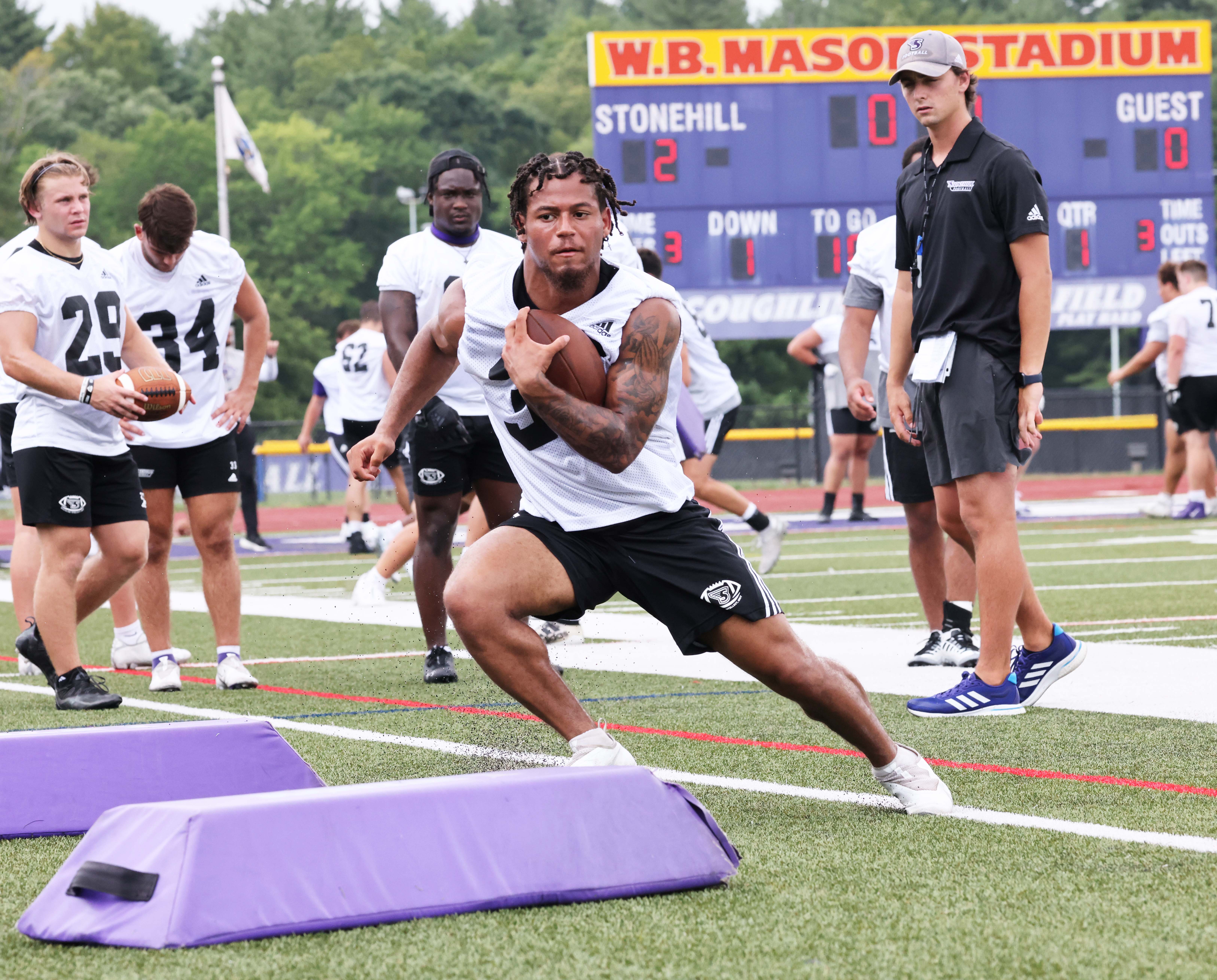 fired-up-in-preseason-new-challenge-awaits-stonehill-college-football