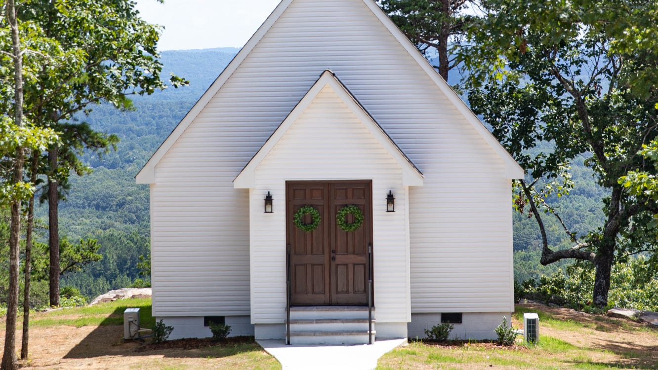 Etowah couple turns mountain bluff, stunning view into Prayer Rock