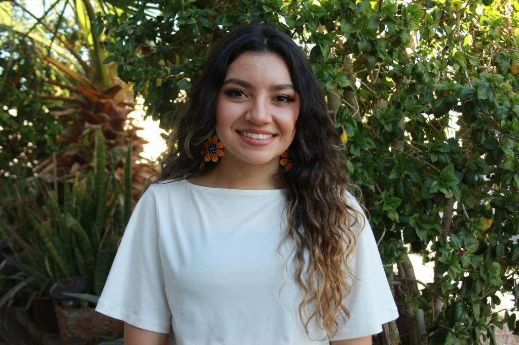 Karla Daniela Salazar Chavira, de 20 años, nació en Hermosillo, Sonora, y fue traída a EEUU cuando tenía 10 meses. Cuando cumplió 15 años, buscó solicitar DACA, pero su solicitud se detuvo en UCSIS debido al estado legal de DACA en los tribunales.