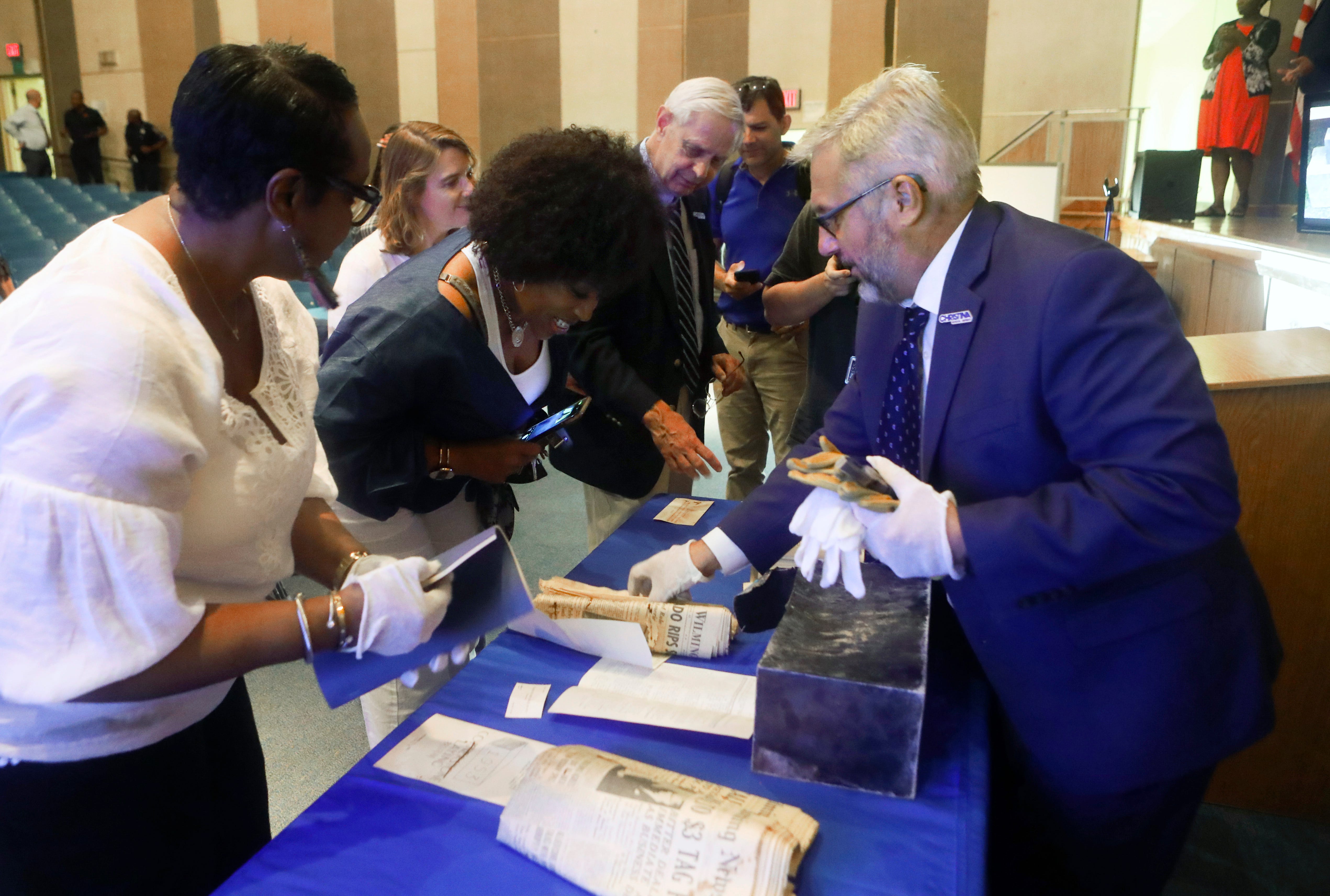 What was inside the 1953 Drew School time capsule?