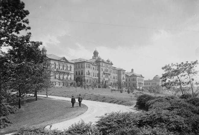 University of Cincinnati, circa 1900.