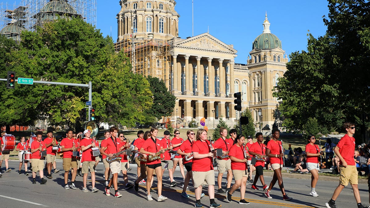 See the 2022 Iowa State Fair parade floats and more in Des Moines