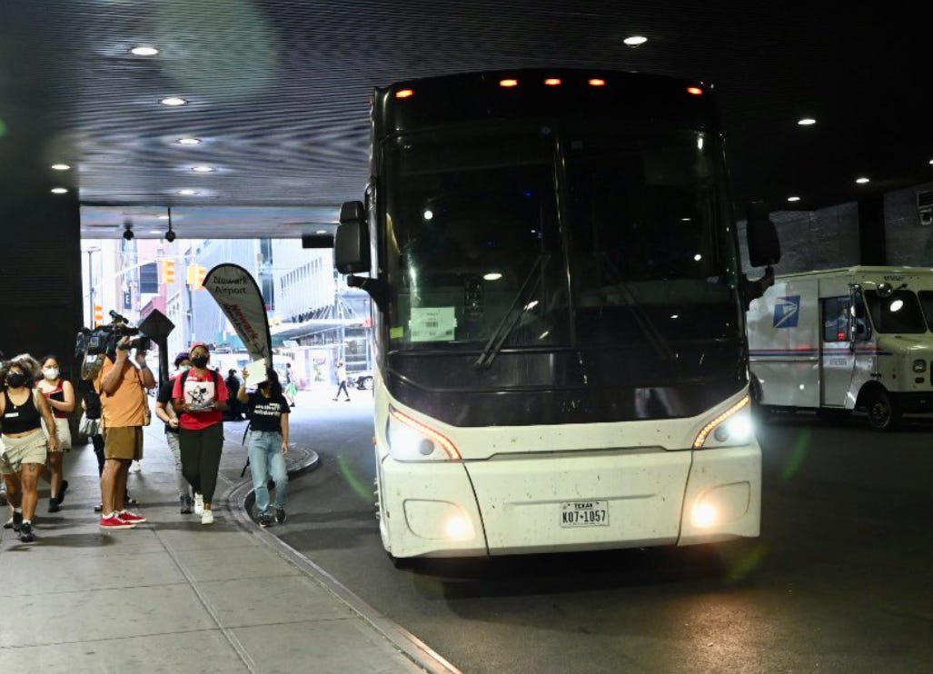 Texas, Arizona bus migrants from border to cities to make ...