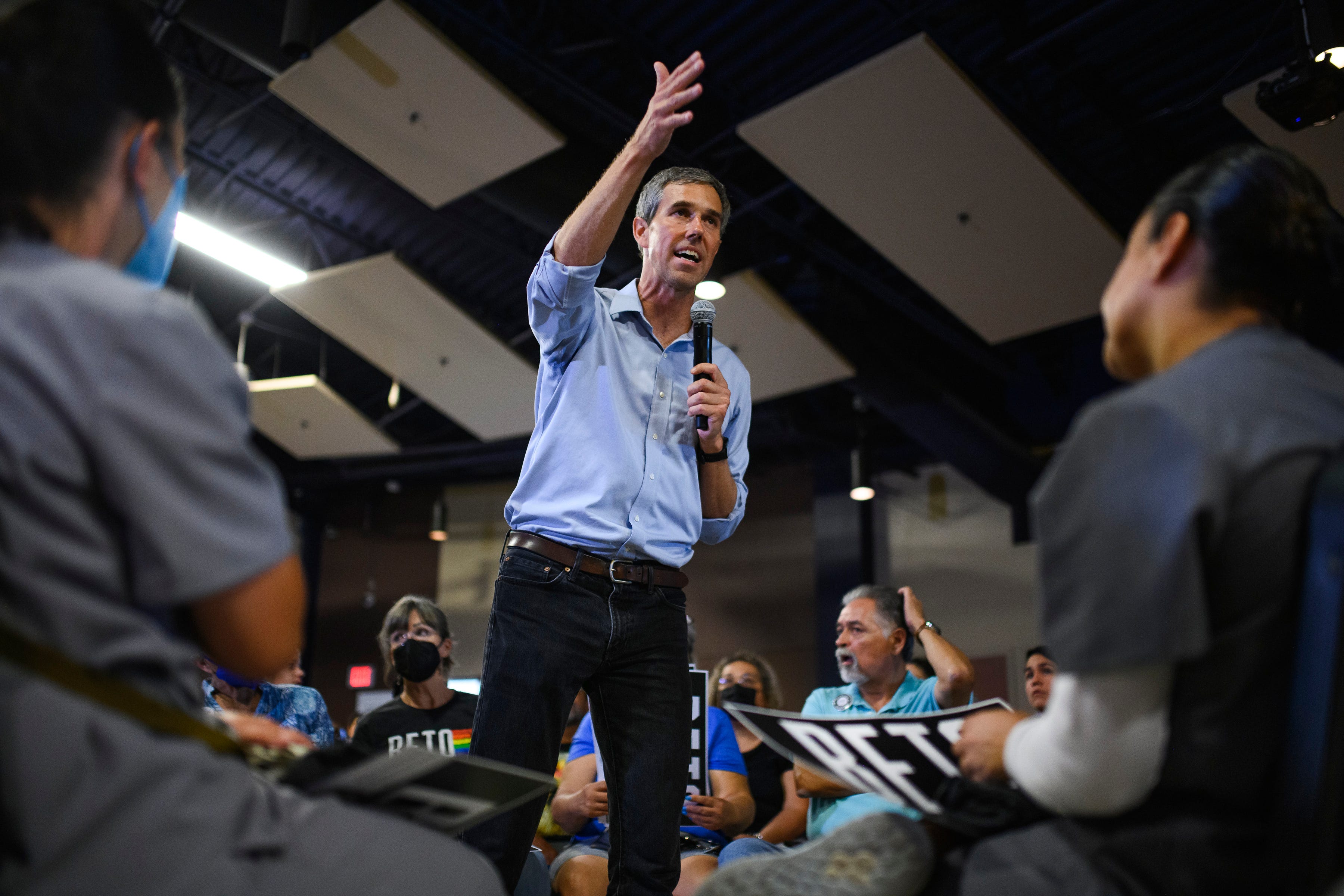 Beto O'Rourke curses out a laughing heckler while speaking about the Uvalde mass shooting
