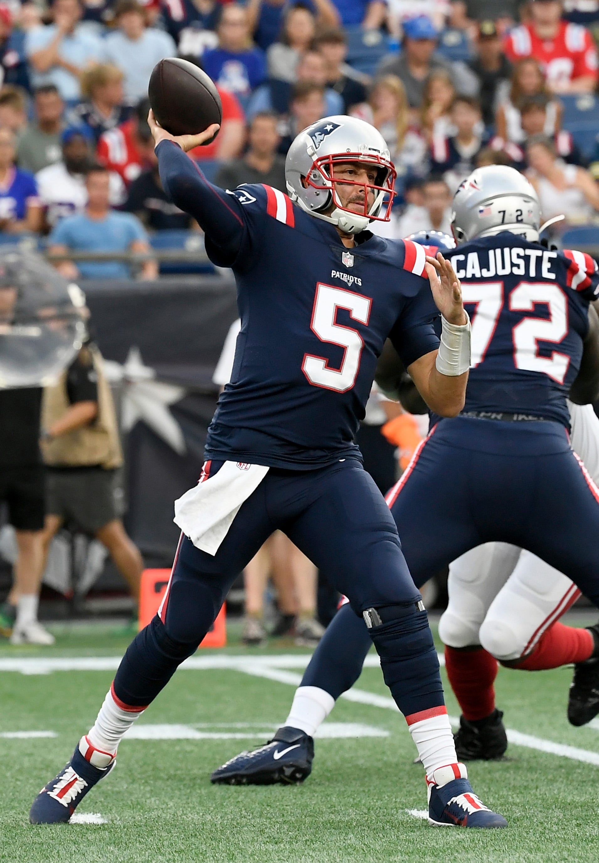 Patriots won't change offensive identity if they turn to QB Brian Hoyer