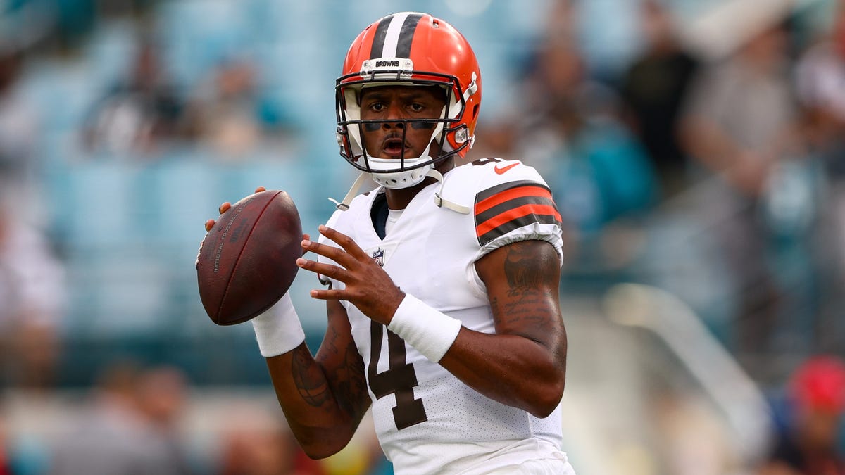 Deshaun Watson warms up before the Browns' preseason game against the Jaguars.