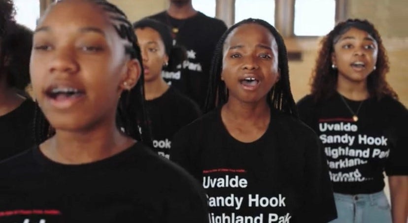Detroit Youth Choir menangani kekerasan senjata dengan ‘Sweet Child O’ Mine’
