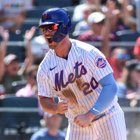 Pete Alonso reacts after scoring a run against the