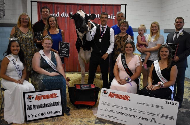 Winner of the 5-year-old division of the Agromatic Holstein Futurity at the Fond du Lac County Fair is Donru Angela D-back-ET. Back row from left, award sponsor, Rae Nell Halbur; Agromatic Representative, Kurt Loehr; Trophy Sponsor, Amy Ryan, owners, Nathan, Jim, Mary, Lauren & Emme Gillette and Judge, Brooks Hendrickson. Front row from left, 2022 Miss Fond du Lac, Zoe Leu; 2022 Fond du Lac County Fairest of the Fair, Kaylee Mess; 2022 Wisconsin Holstein Princess, Maddy Hensel; Wisconsin Holstein Princess Attendant, Elena Jarvey.