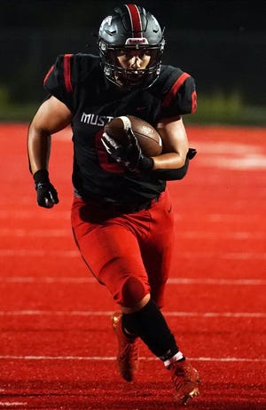 Edgewood’s Stanley Oliver (8) runs the ball during the Edgewood-Mitchell game at Edgewood on Friday, Aug 19, 2022.