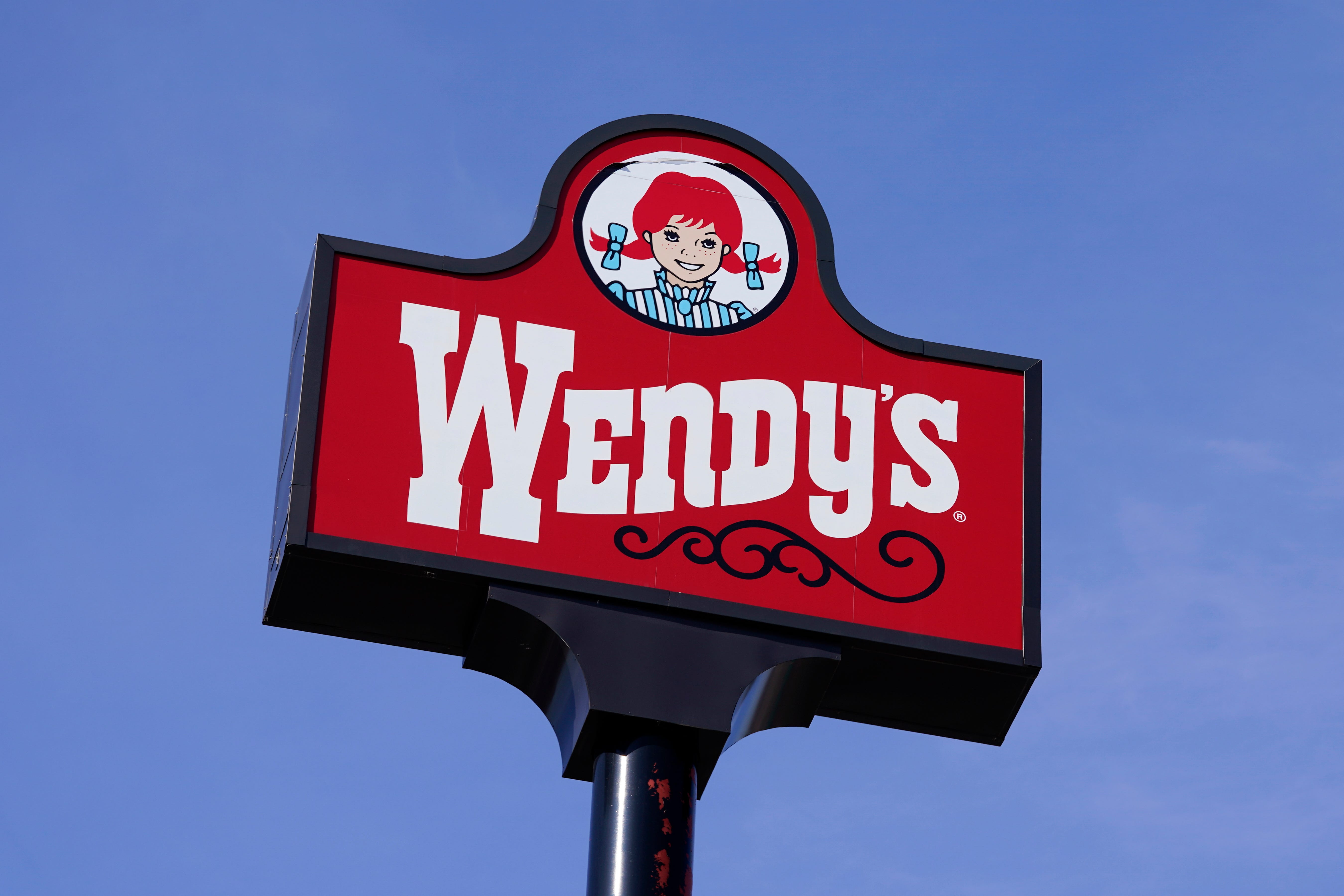 Kasus E. coli terkait dengan selada Wendy’s climb di Michigan, di tempat lain