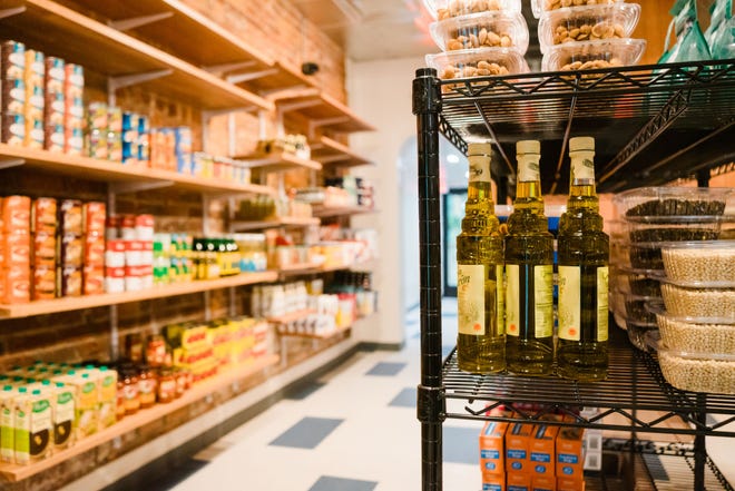 Daylily Deli, una nueva bodega, cafetería y charcutería, acaba de abrir en Columbia Tusculum.