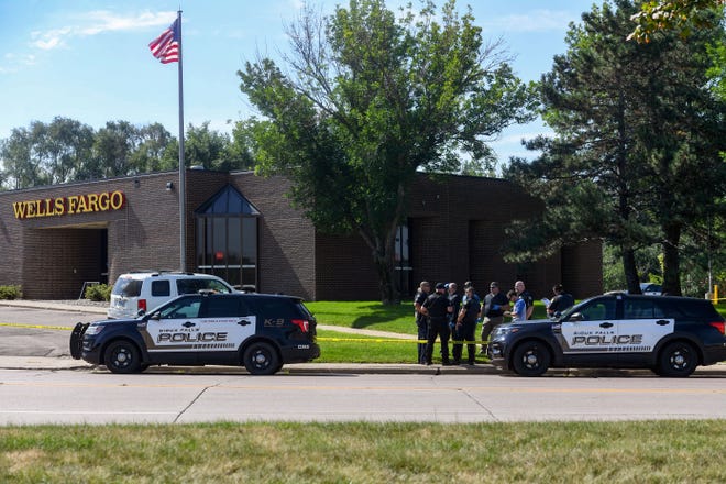 Police mark off the scene of a bank robbery on Tuesday, August 23, 2022, at Wells Fargo on N. Cliff Avenue in Sioux Falls.