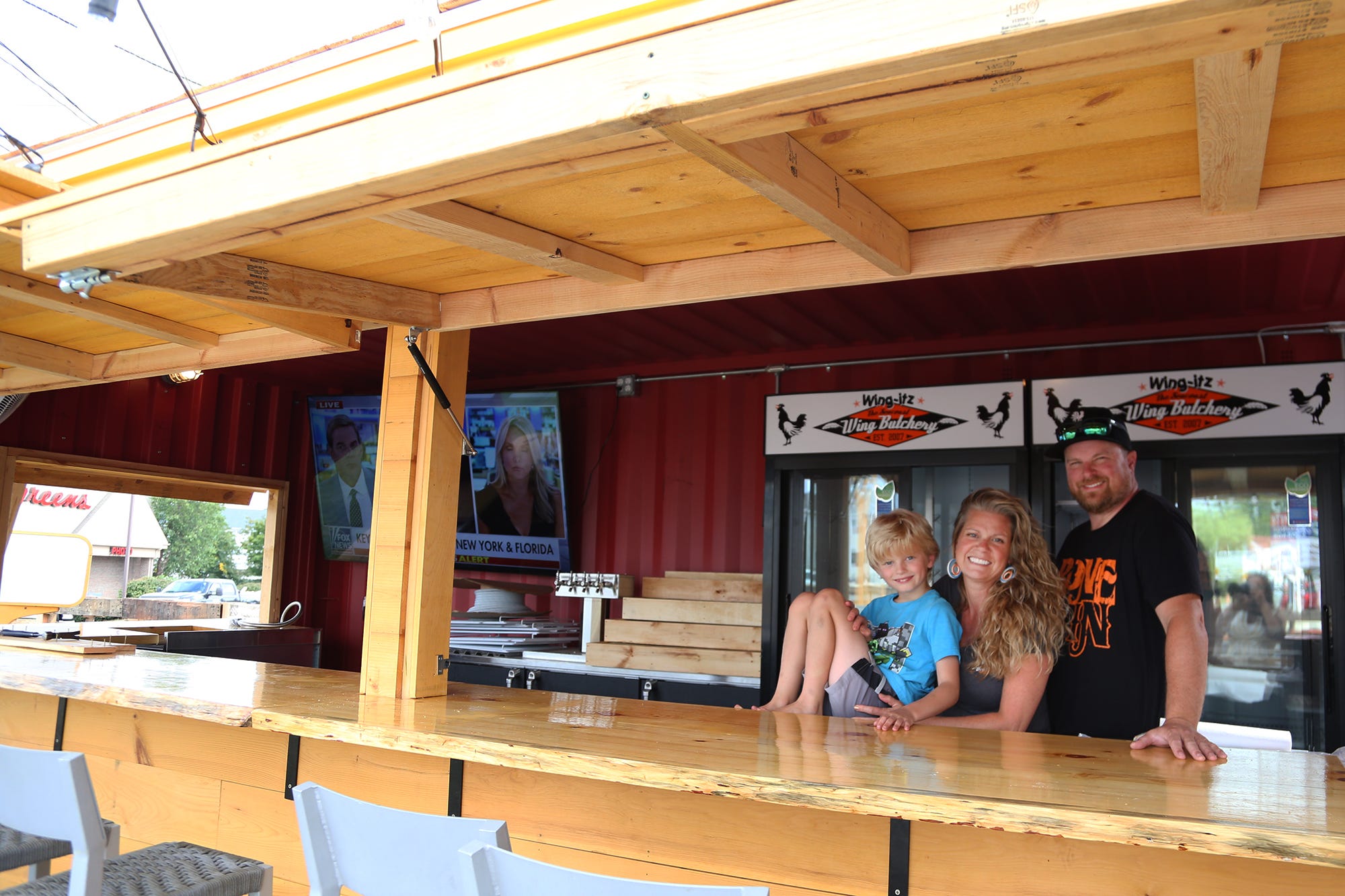 Hampton restaurant WingItz adds outdoor patio