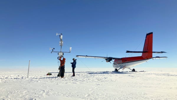 A glaciologist team for the Geological Survey of D