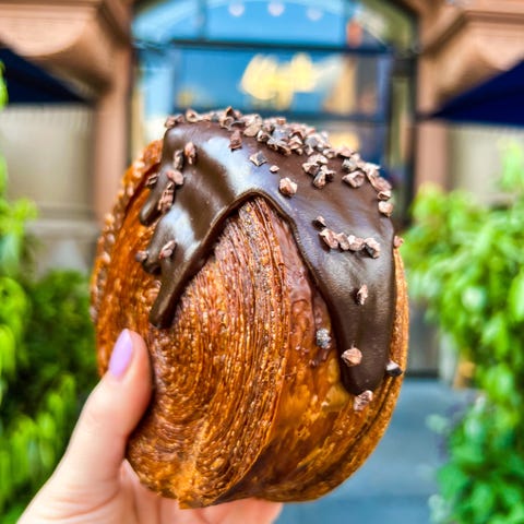 Pain au Chocolat Suprême