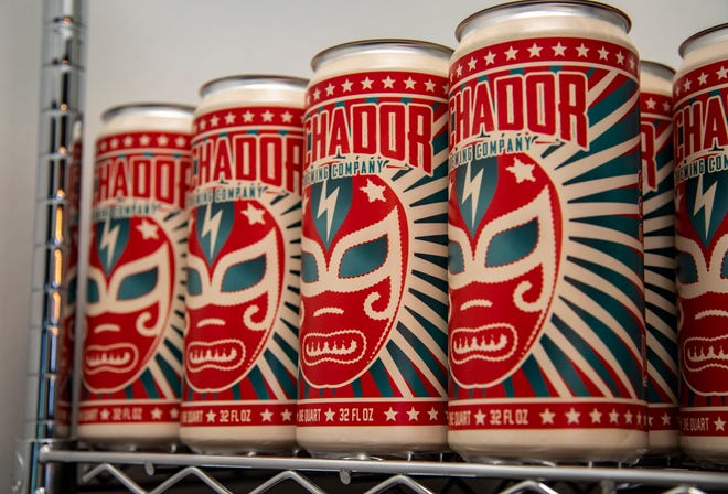 Las latas de cerveza de marca se ven listas para usar en Luchador Brewing Company en Cathedral City el 27 de agosto.