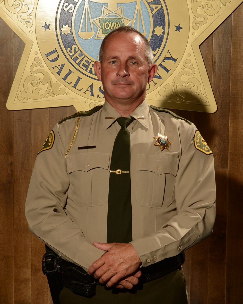 Dallas County, Iowa, sheriff Chad Leonard retires early in term