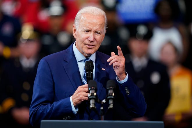 Arnaud C. sur le campus de l'Université Wilkes-Barre, Wilkes-Barre.  Le président Joe Biden prend la parole au Marts Center.