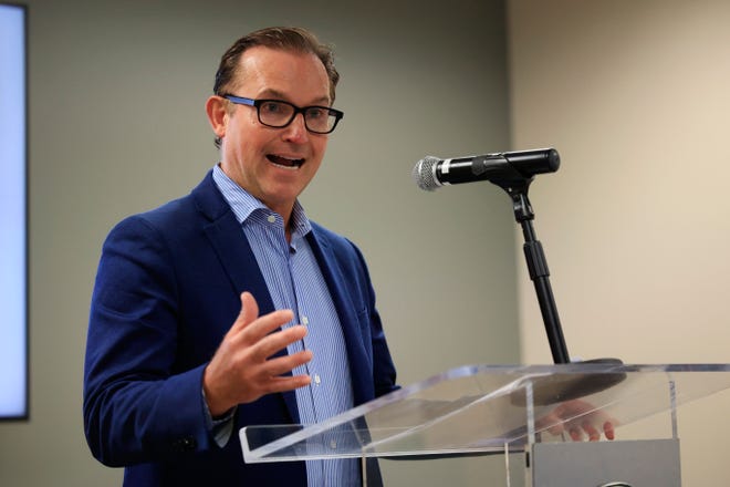 Mayor Lenny Curry wants City Council to put a non-binding referendum on the March ballot for voters to weigh in on whether local elected leaders should "resign to run" for other local offices.