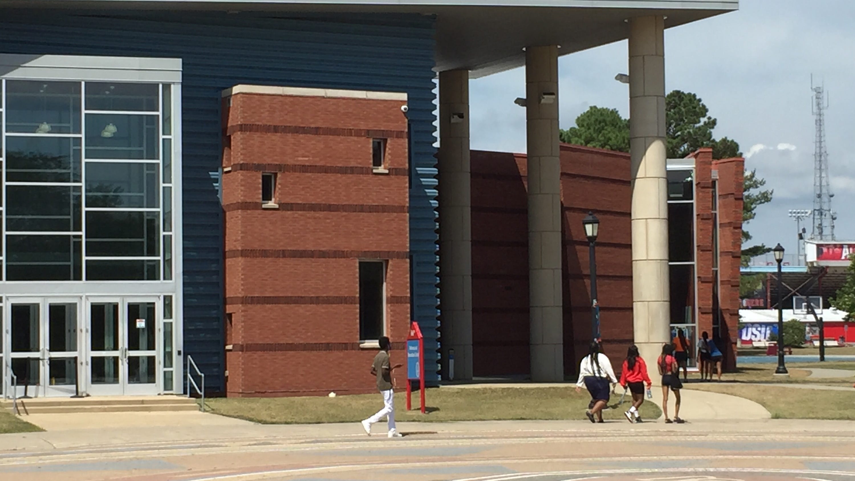Delaware State University Shooting 2 Students Injured On Campus delaware-state-university-shooting-2-students-injured-on-campus