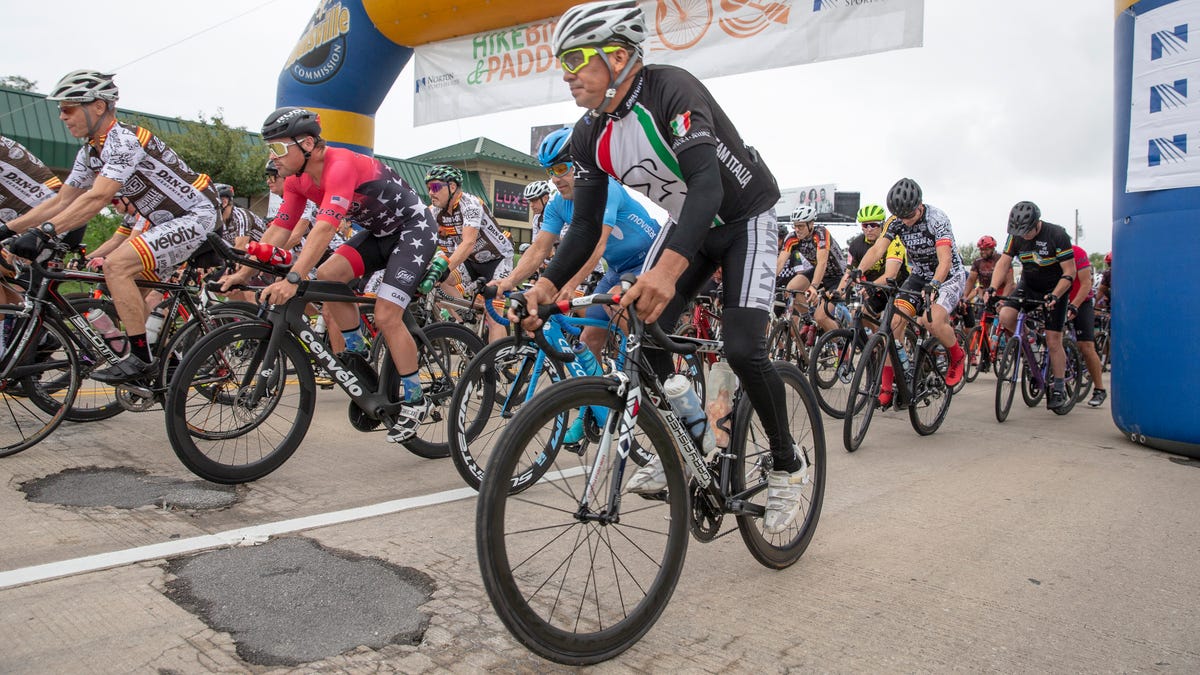 Mayor's Hike, Bike and Paddle Photos of cyclists across Louisville