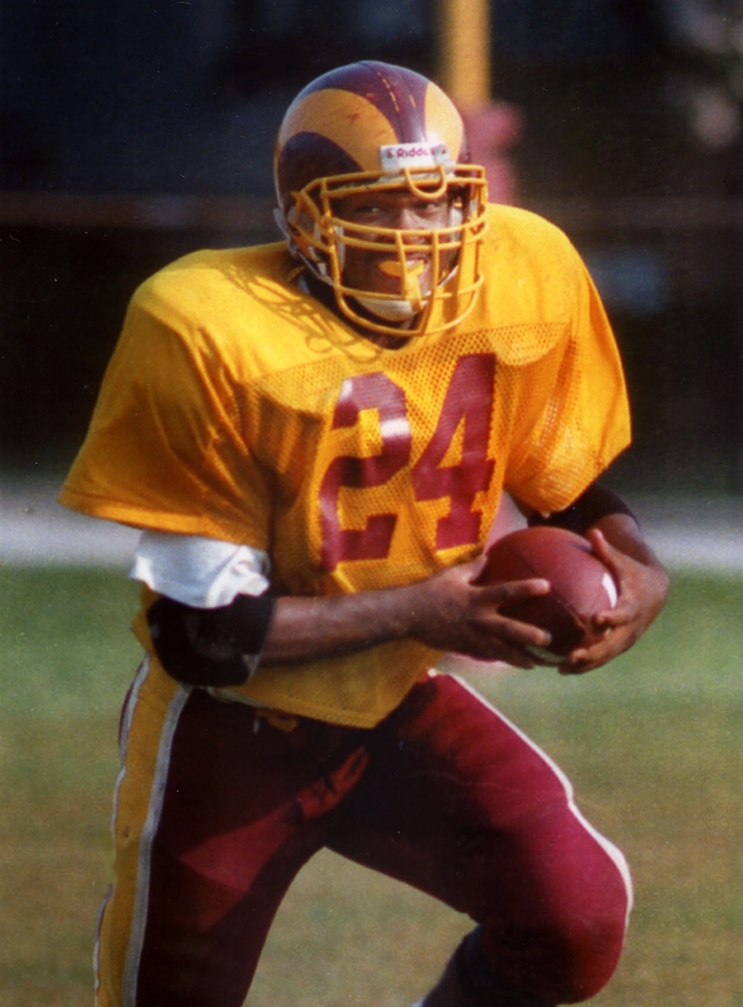 Antoine Winfield honored as Akron high school football legend