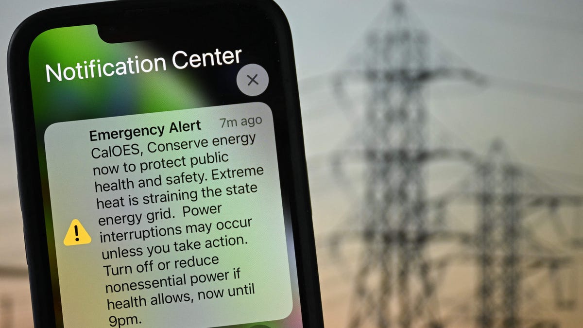 An Apple iPhone shows an Emergency Alert notification from CalOES urging the public to conserve energy to protect health and safety as the electricity grid is strained during a heat wave in Los Angeles, California on September 6, 2022.