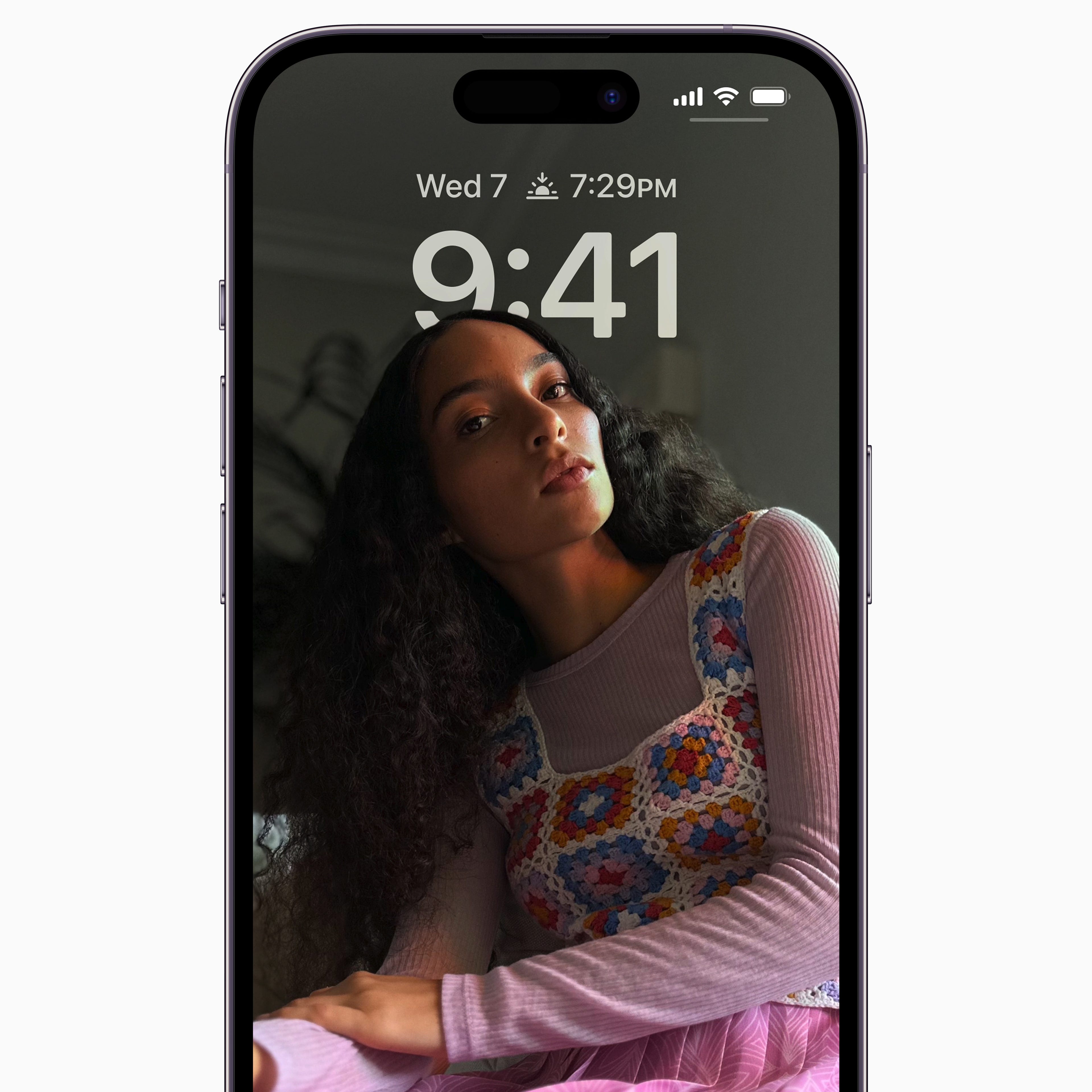The reimagined Lock Screen in iOS 16 offers several new features, which compliments Apple's decision to introduce an Always-on display on iPhone 14 Pro. Now users can glance at photos and widgets that offer helpful info while on the go.