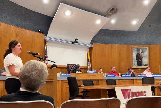 At a school board meeting held at Valley Road City Hall on September 8, Wayne K-12 District Assistant Superintendent Donna Reichman discussed the feedback administrators received on the new lesson plan. increase.
